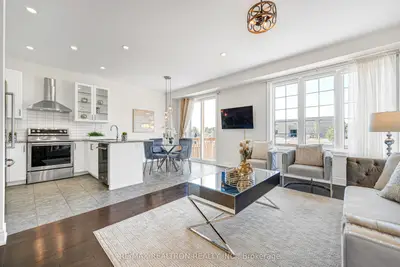 Att/Row/Townhouse in East Gwillimbury