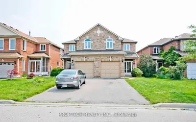 Semi-Detached in Richmond Hill