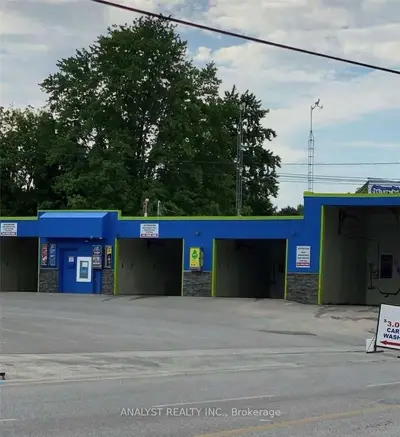 17-25 Alexander Road, Newmarket, On L3y 3j2