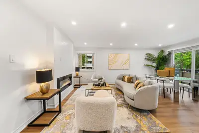 21 Elizabeth Street 205, Richmond Hill, On L4c 3v5