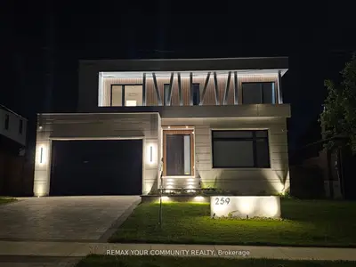 Detached in Richmond Hill