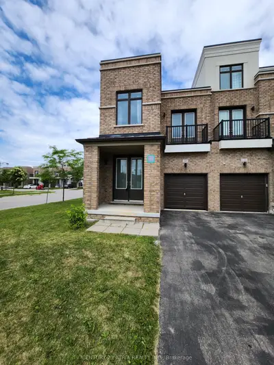 Att/Row/Townhouse in Aurora
