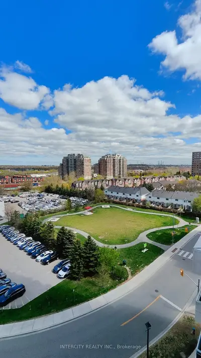 Condo Apartment in Richmond Hill
