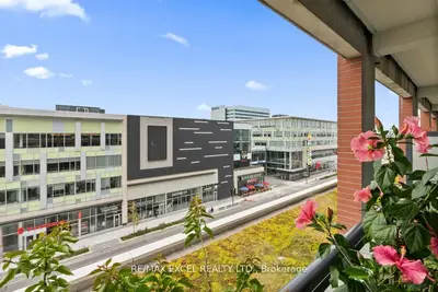 Common Element Condo in Markham