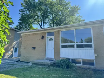 Semi-Detached in Aurora