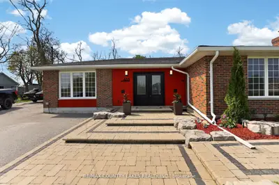 Detached in Brock