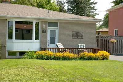 Semi-Detached in Aurora
