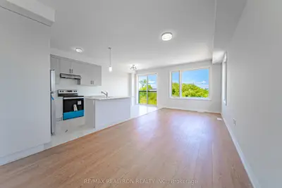 Att/Row/Townhouse in Richmond Hill