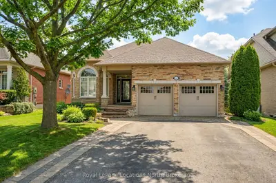 727 Madeline Heights, Newmarket, On L3x 2j6