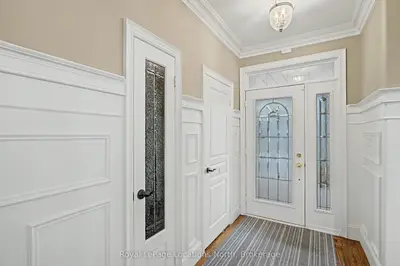 727 Madeline Heights, Newmarket, On L3x 2j6