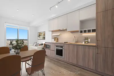 Common Element Condo in Vaughan