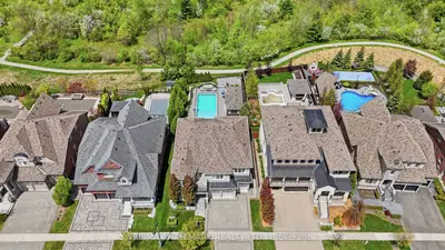 24 Bluff Trail, King, On L7b 0a1