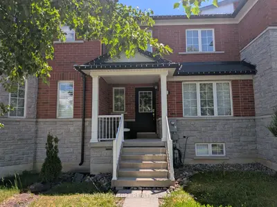 Att/Row/Townhouse in Vaughan