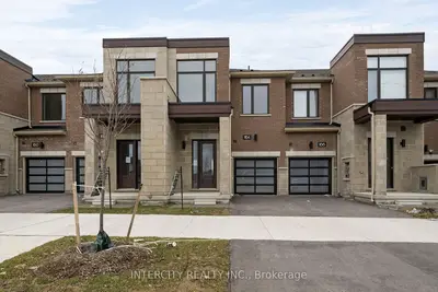 Att/Row/Townhouse in Markham