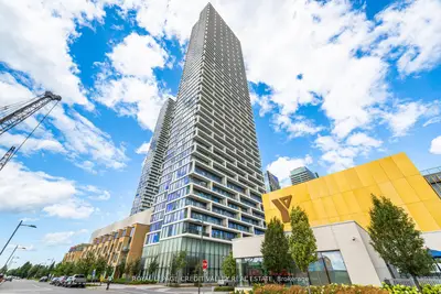 Condo Apartment in Vaughan