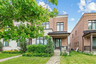 Att/Row/Townhouse in Aurora
