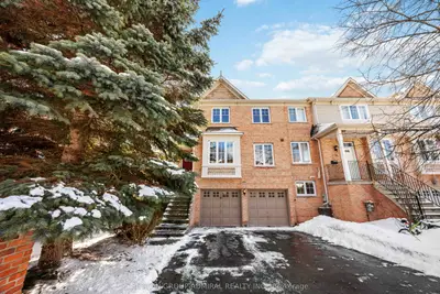 Att/Row/Townhouse in Markham