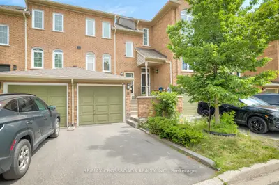 Condo Townhouse in Vaughan