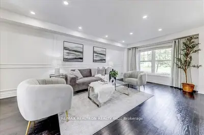 Att/Row/Townhouse in Markham