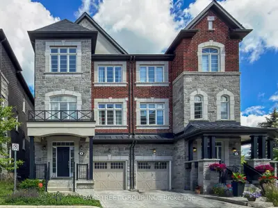 Semi-Detached in Richmond Hill