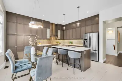 8 King Boulevard, King, On L7b 0p4