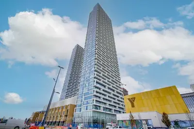 Condo Apartment in Vaughan