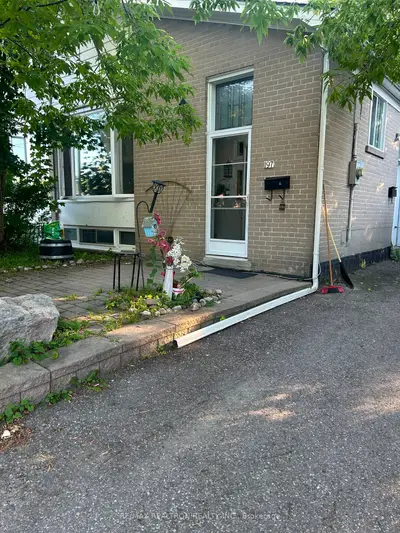 Semi-Detached in Richmond Hill