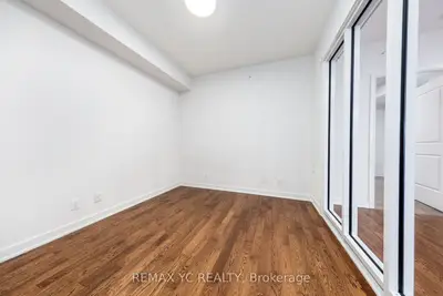 Condo Apartment in Richmond Hill