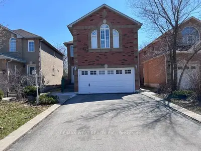 Detached in Richmond Hill