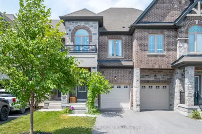 Att/Row/Townhouse in East Gwillimbury