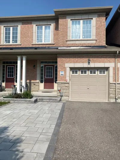 Att/Row/Townhouse in Richmond Hill