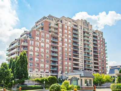 Condo Apartment in Richmond Hill