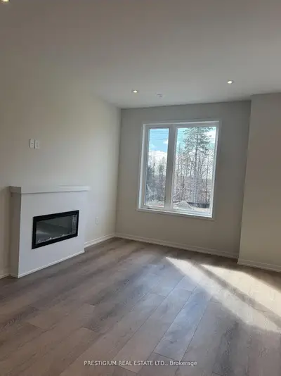 Att/Row/Townhouse in Richmond Hill