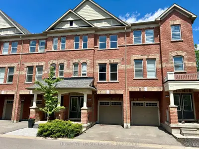 Att/Row/Townhouse in Vaughan