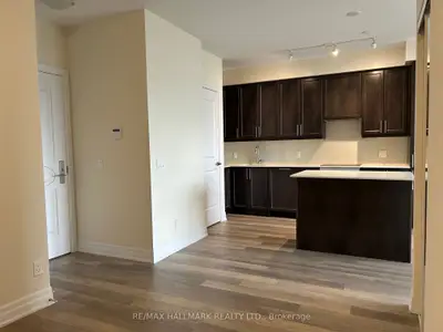 Condo Apartment in Vaughan