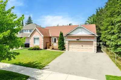 Detached in Essa