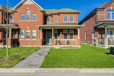 Att/Row/Townhouse in East Gwillimbury