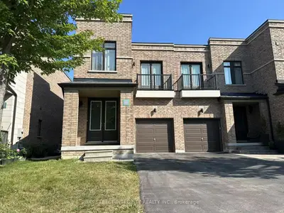 Att/Row/Townhouse in Aurora