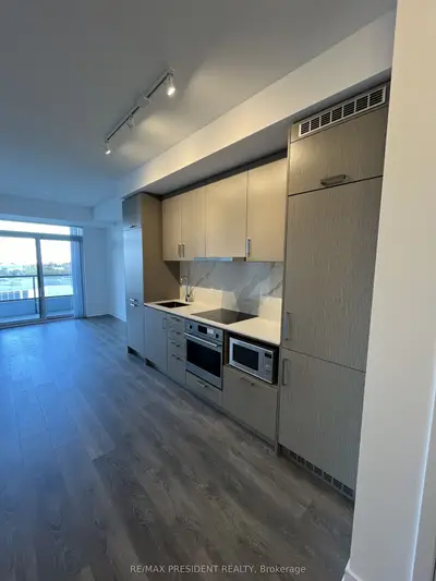 Condo Apartment in Vaughan