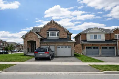 152 Mavrinac Boulevard, Aurora, On L4g 0g6