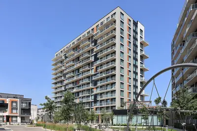 Condo Apartment in Richmond Hill