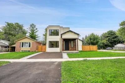105 Murray Drive, Aurora, On L4g 2c4