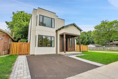 105 Murray Drive, Aurora, On L4g 2c4