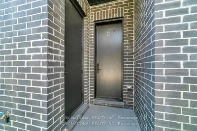 59 Charles Street 8, Newmarket, On L3y 3v7