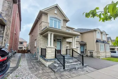 Att/Row/Townhouse in Richmond Hill