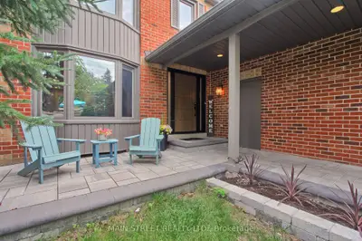111 Peevers Crescent, Newmarket, On L3y 7t2