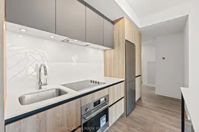 Condo Apartment in Vaughan
