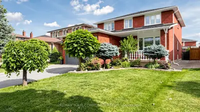 19 Ivano Mews, Vaughan, On L4l 7t7