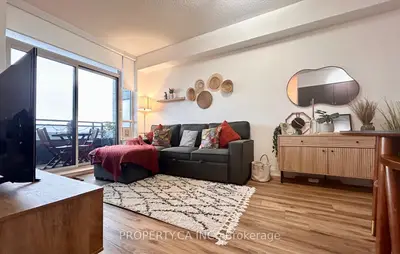 Condo Apartment in Vaughan