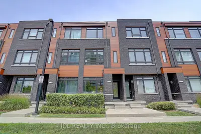 Condo Townhouse in Richmond Hill
